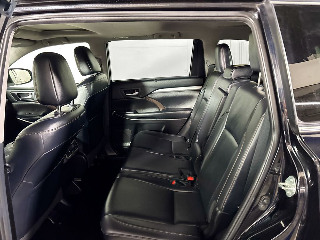 2019 Toyota Highlander XLE photo 16