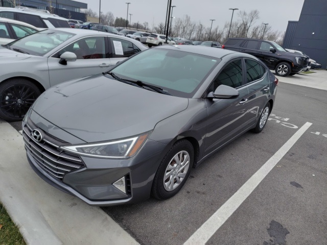 2019 Hyundai Elantra SE's photo
