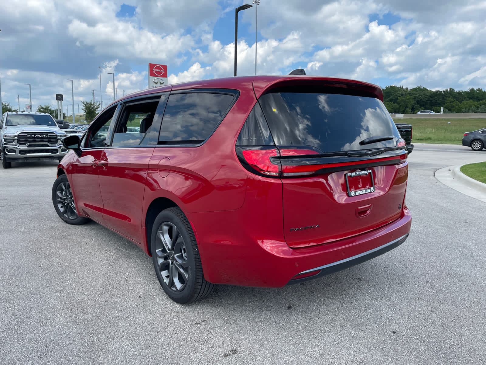 2026 Chrysler Pacifica photo 7