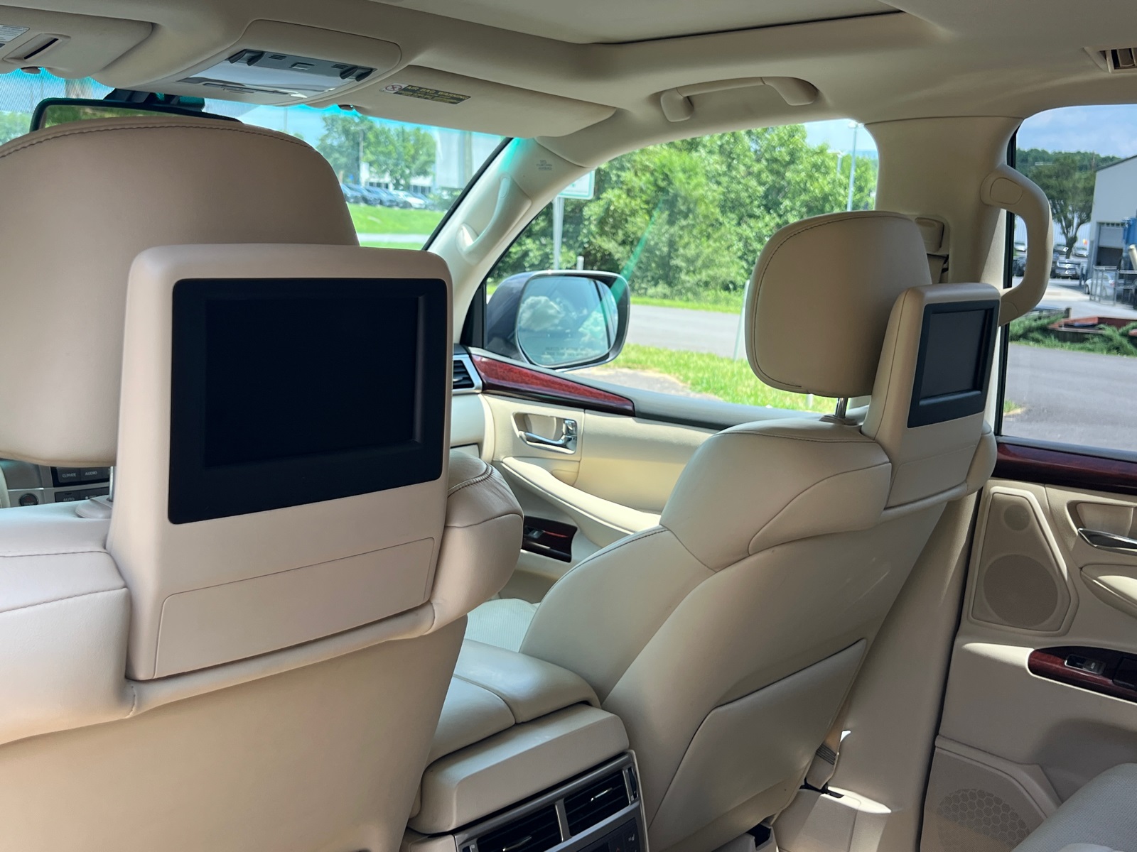 2014 Lexus LX 570 photo 18