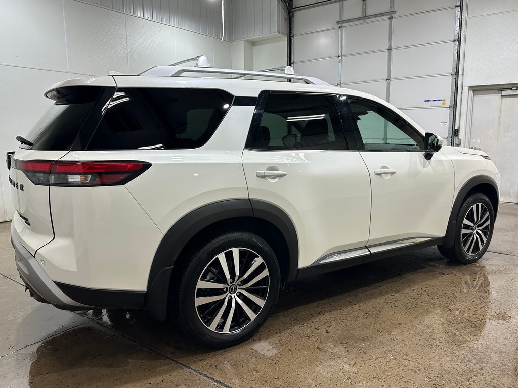 2023 Nissan Pathfinder Platinum photo 4