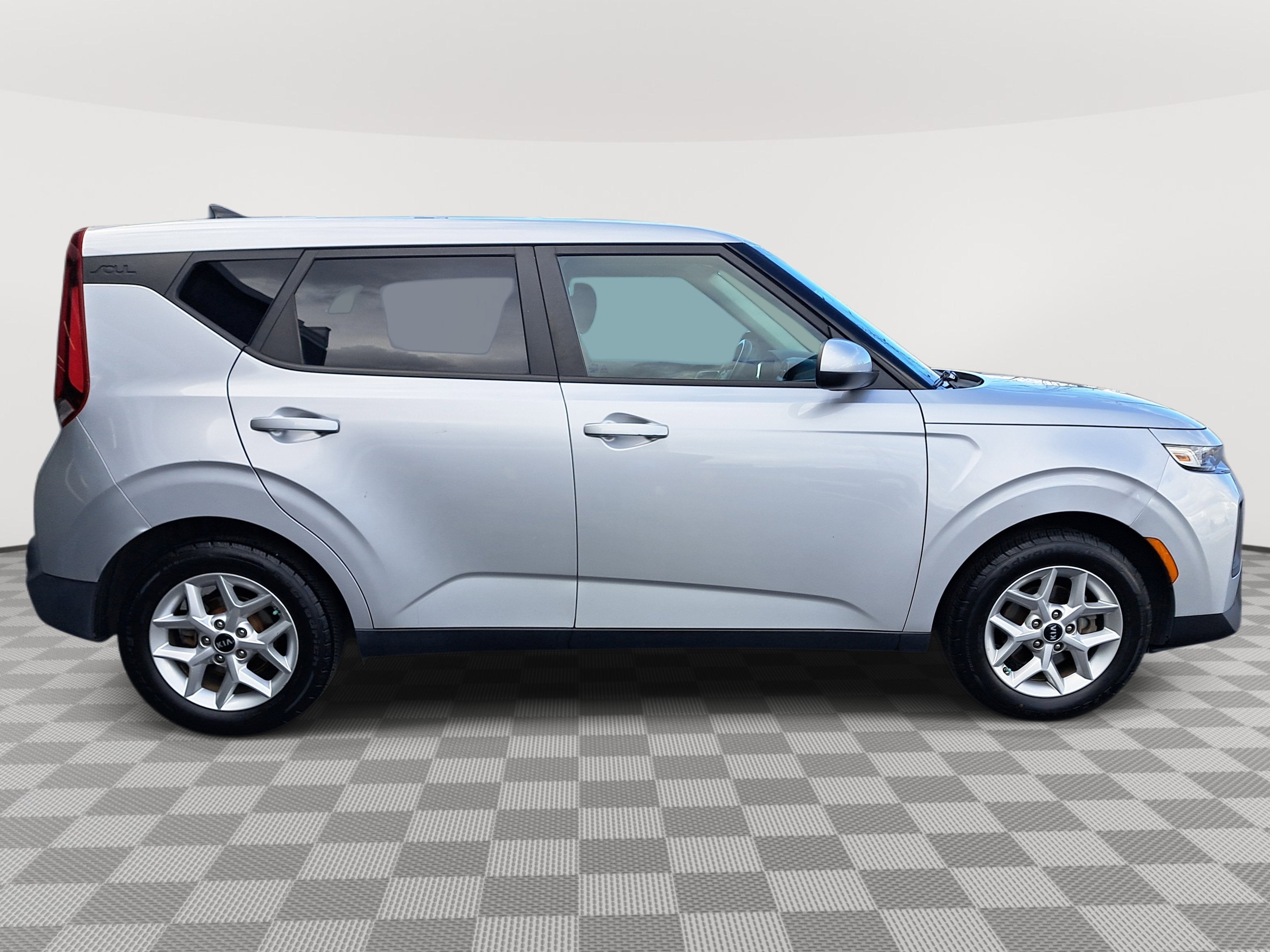 2020 Kia Soul S photo 2