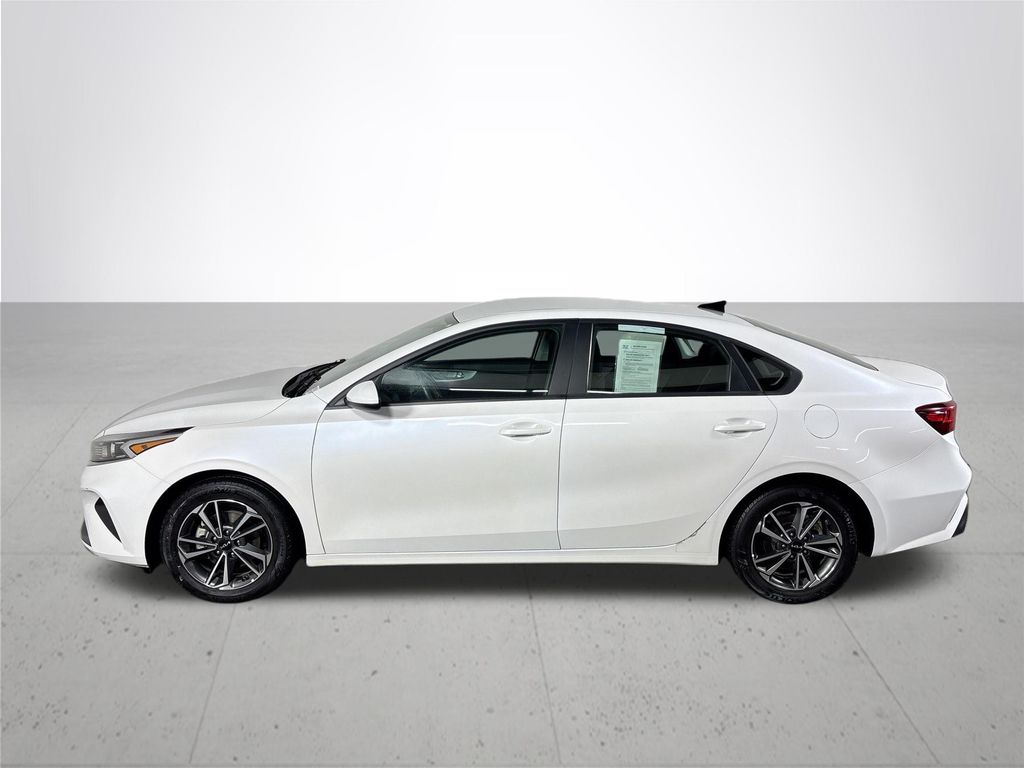 2023 Kia Forte LXS photo 9