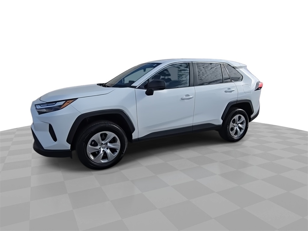 2023 Toyota RAV4 LE photo 4