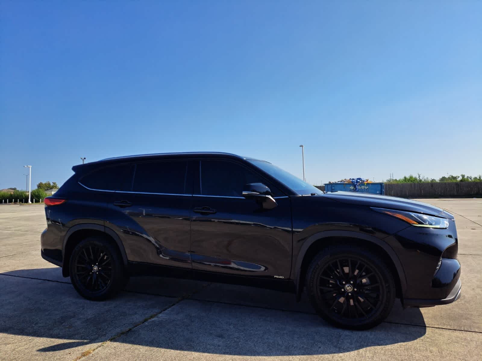 2022 Toyota Highlander Hybrid Platinum photo 2