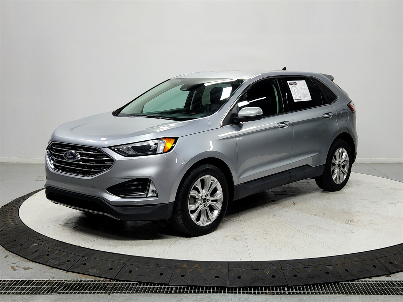 2024 Ford Edge Titanium photo 3