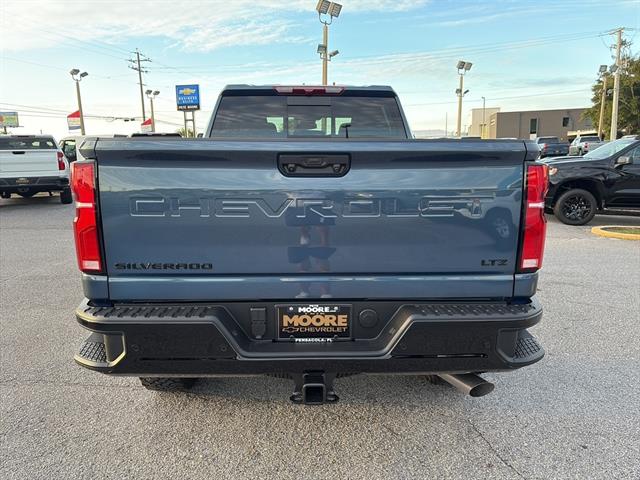 2025 Chevrolet Silverado 2500HD LTZ photo 5