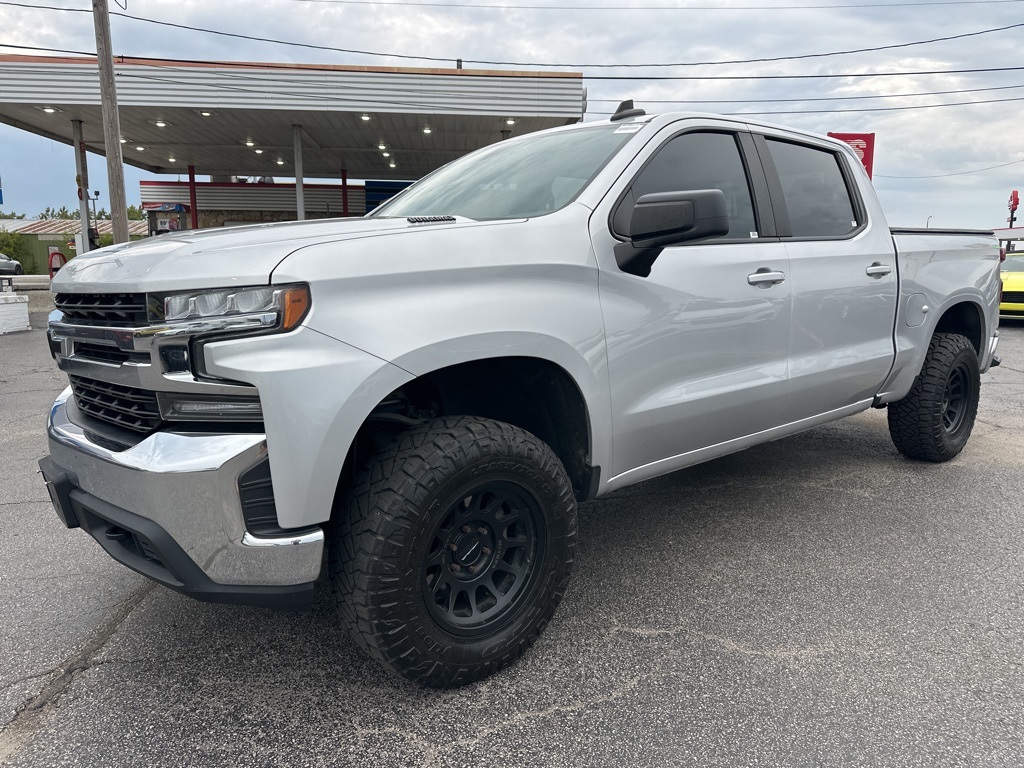 2020 Chevrolet Silverado 1500 LT photo 3