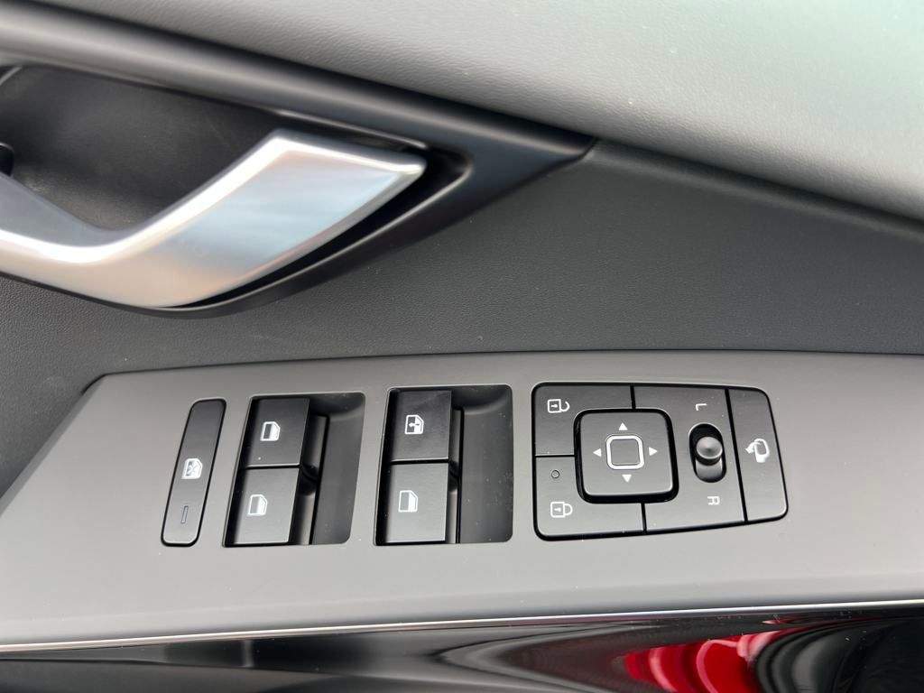 2025 Kia Niro EX Touring photo 13