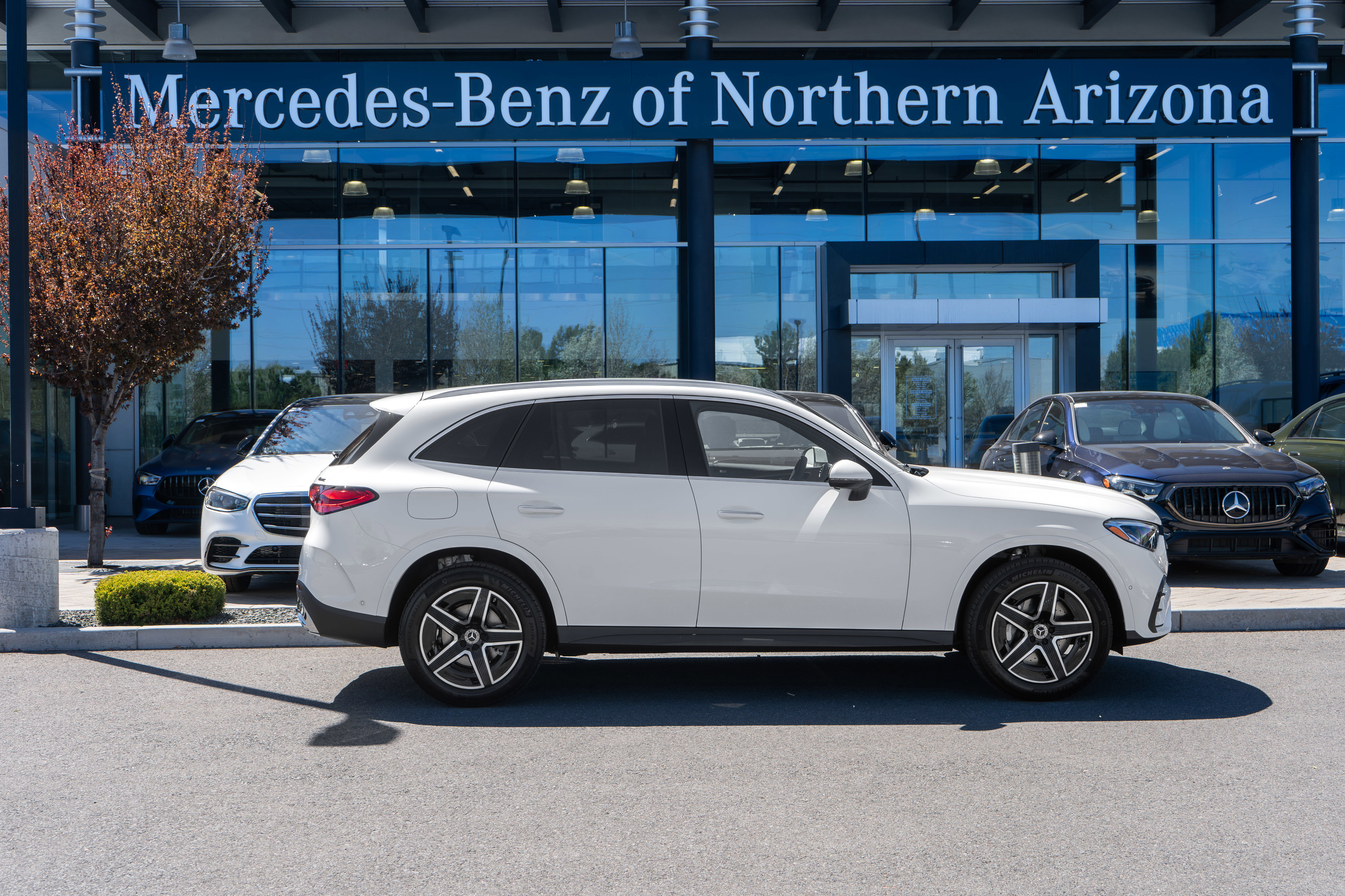 2025 Mercedes-Benz GLC Base's photo