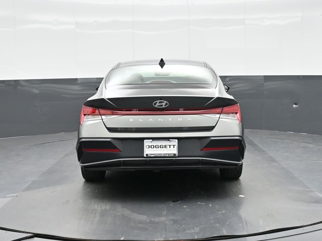 2025 Hyundai Elantra SEL Convenience photo 7