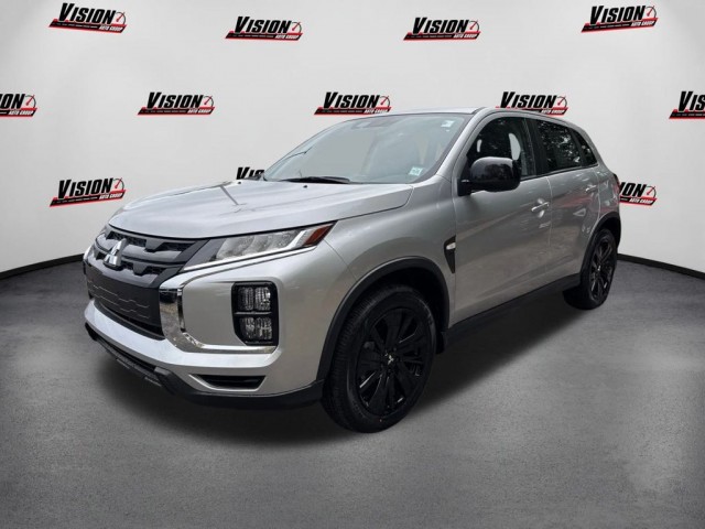 2025 Mitsubishi Outlander Sport LE's photo