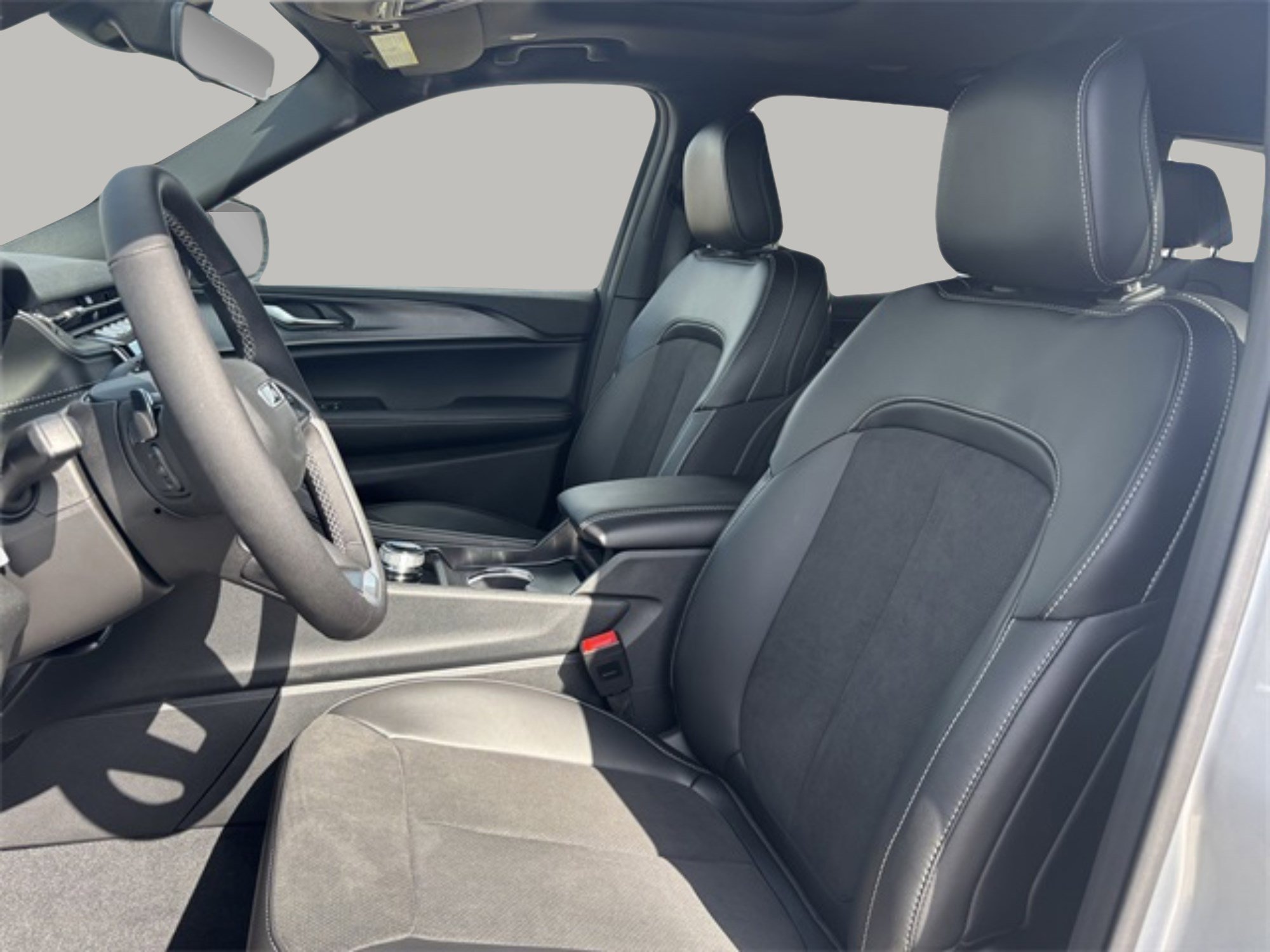 2025 Toyota RAV4 L photo 13