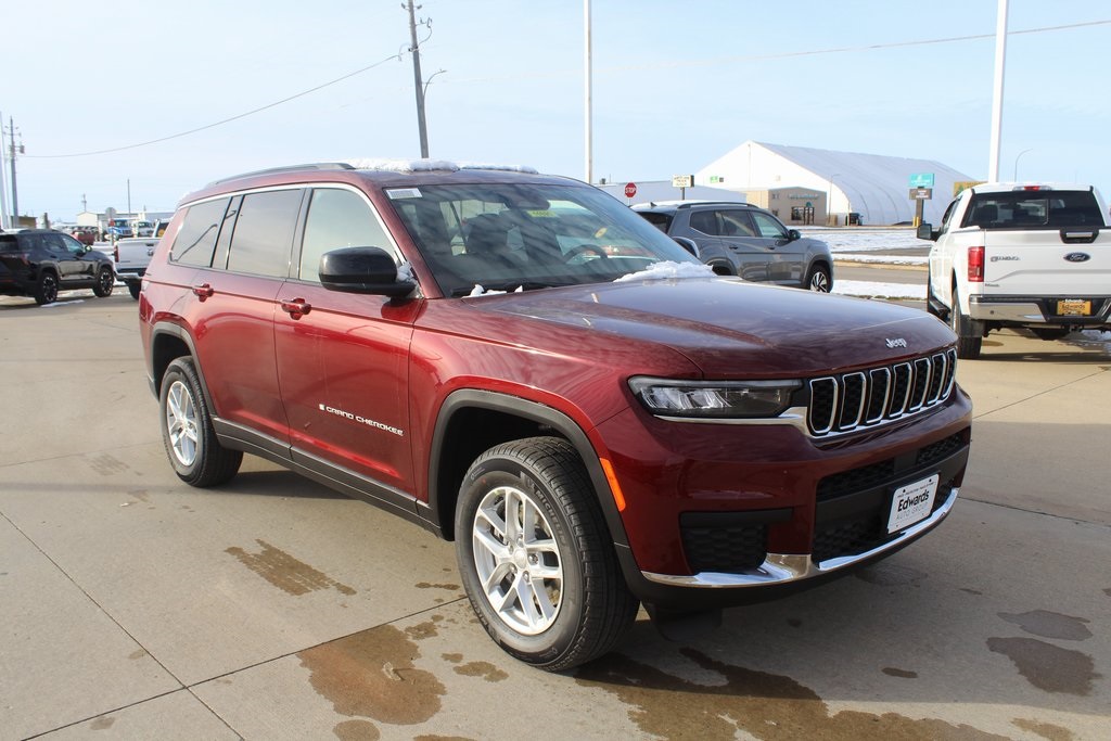 2025 Jeep Grand Cherokee L Laredo's photo