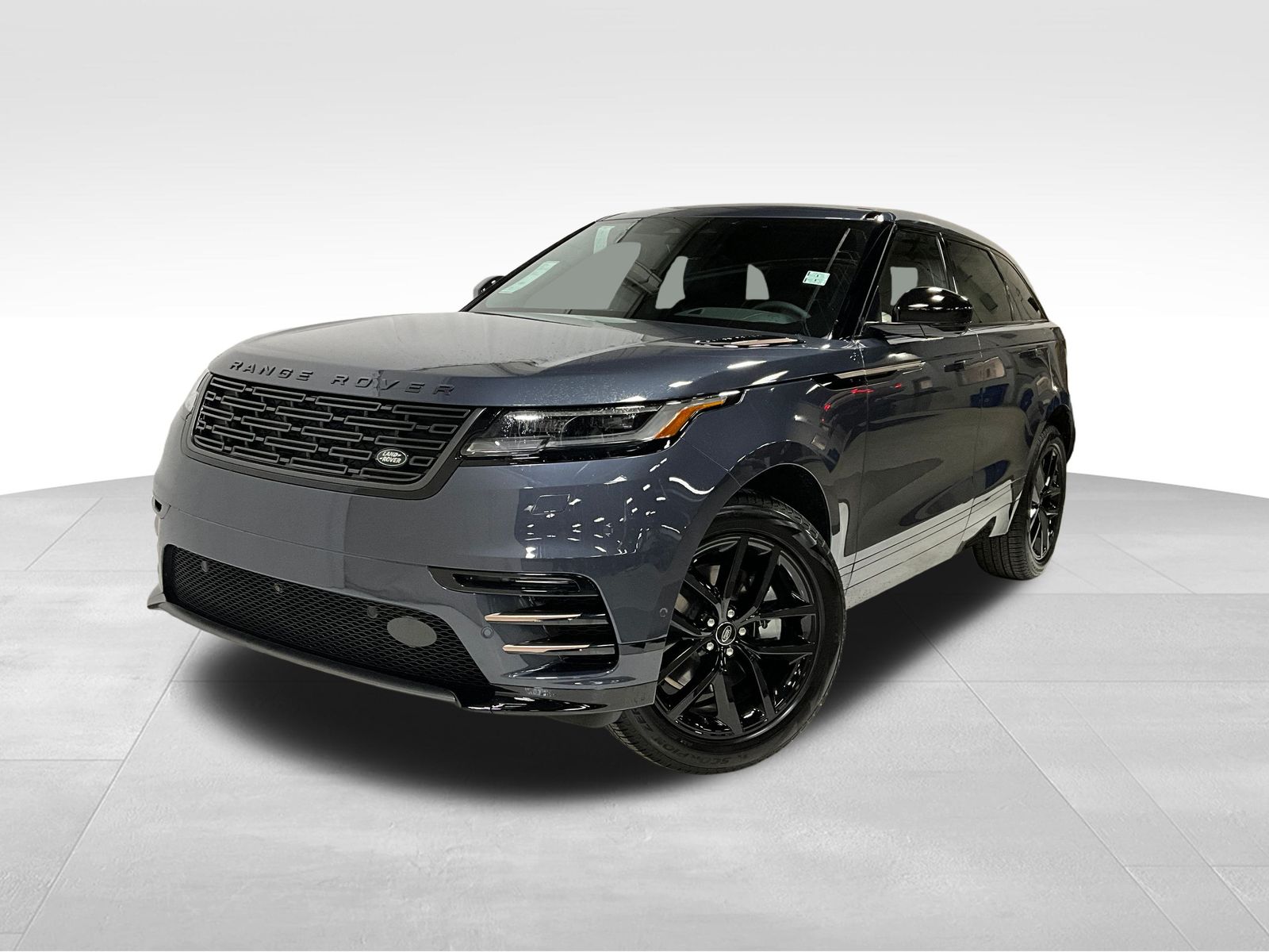 New 2025 LAND ROVER Range Rover Velar Dynamic SE 4 Door in Des Moines 