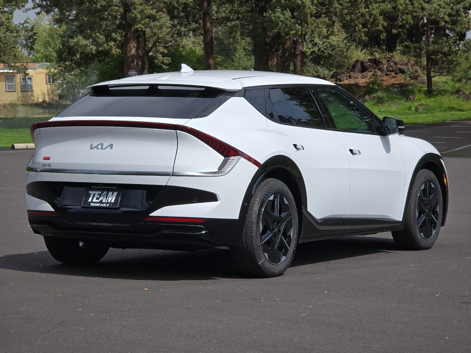 2025 Kia EV6 Wind photo 2