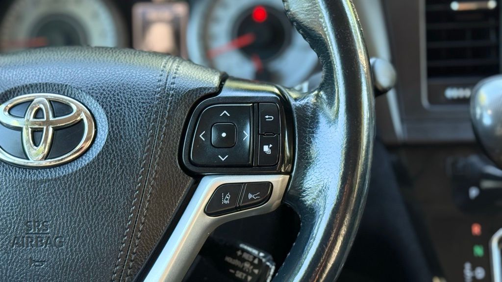 2020 Toyota Sienna SE Premium photo 24