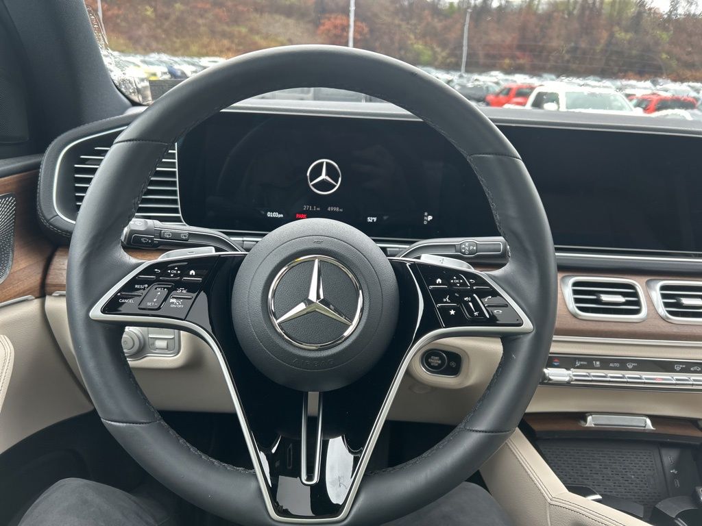 2025 Mercedes Benz GLS 450 4MATIC photo 4