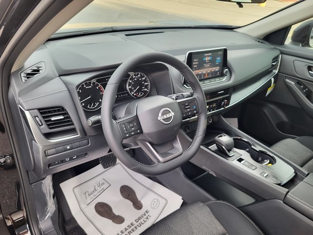 2025 Nissan Rogue SV photo 11