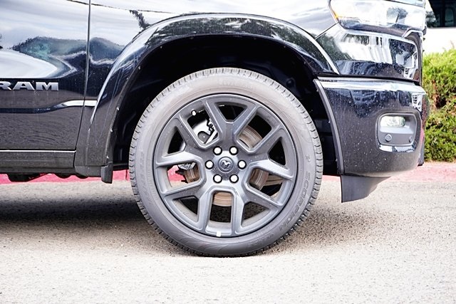 New 2026 Diamond Black Crystal Pearl-Coat Exterior Paint RAM Laramie image 8