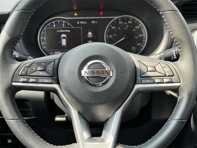2019 Nissan Kicks SR photo 17