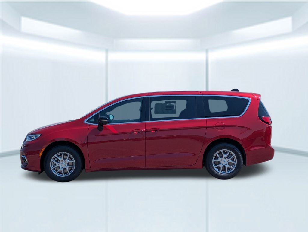 2026 Chrysler Pacifica photo 2