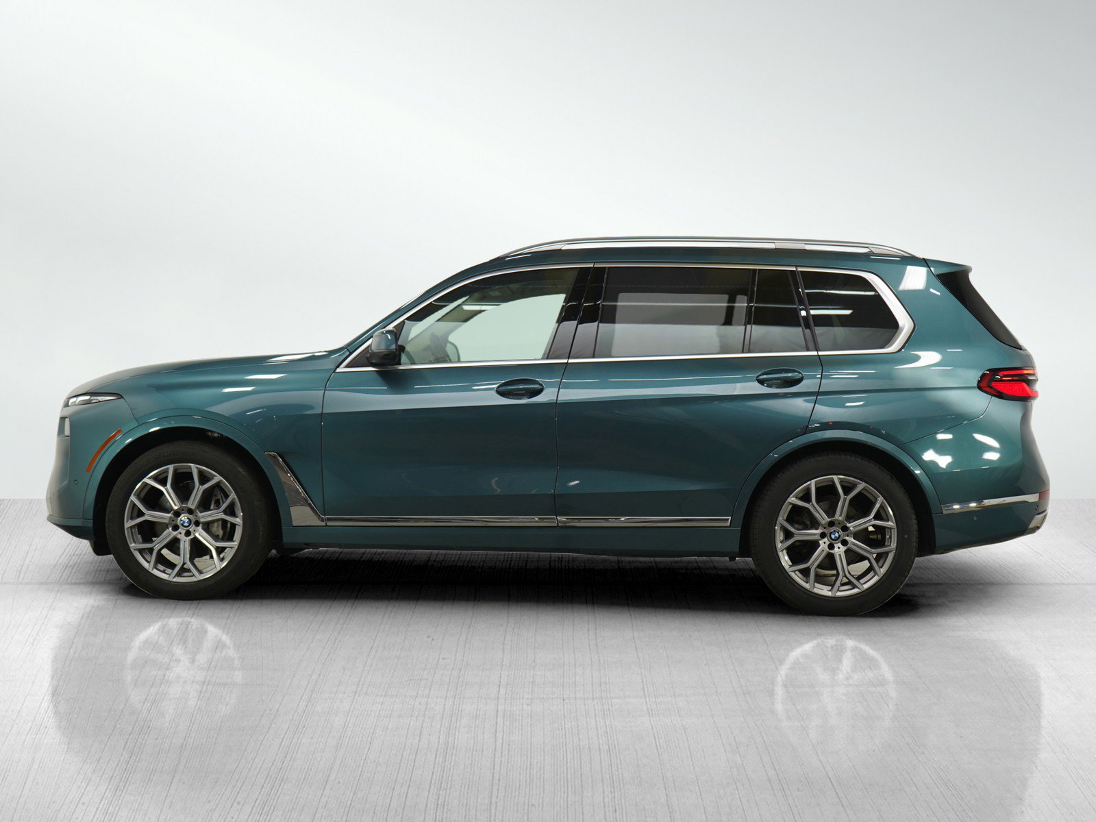 Used 2023 BMW X7 40i with VIN 5UX23EM06P9P64706 for sale in Wayzata, Minnesota