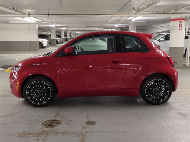 2024 Fiat 500e Red photo 4