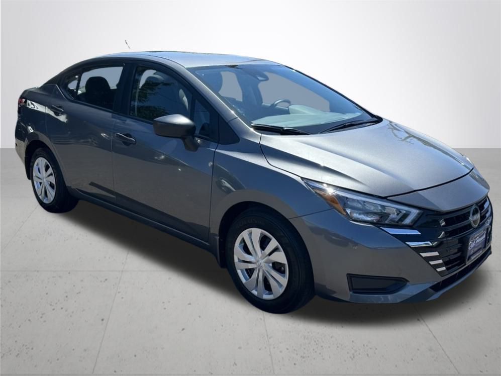2025 Nissan Versa 1.6 S photo 4