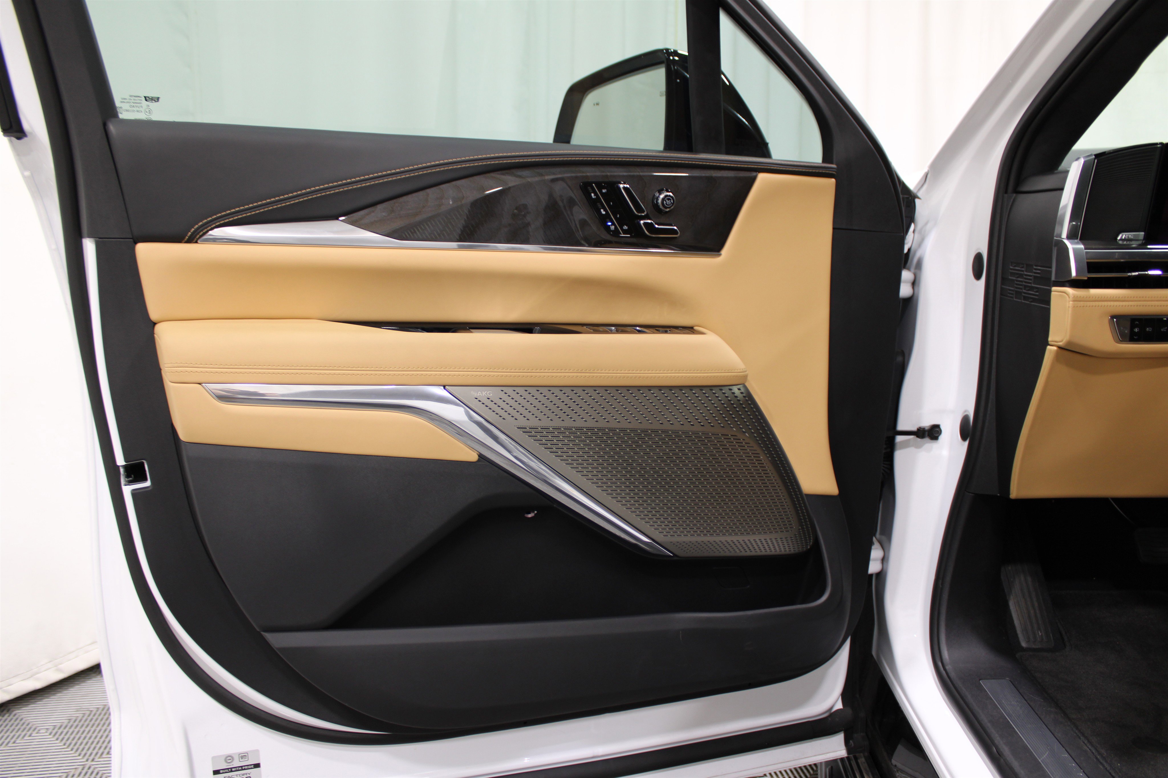 2025 Cadillac Escalade IQ Luxury photo 4