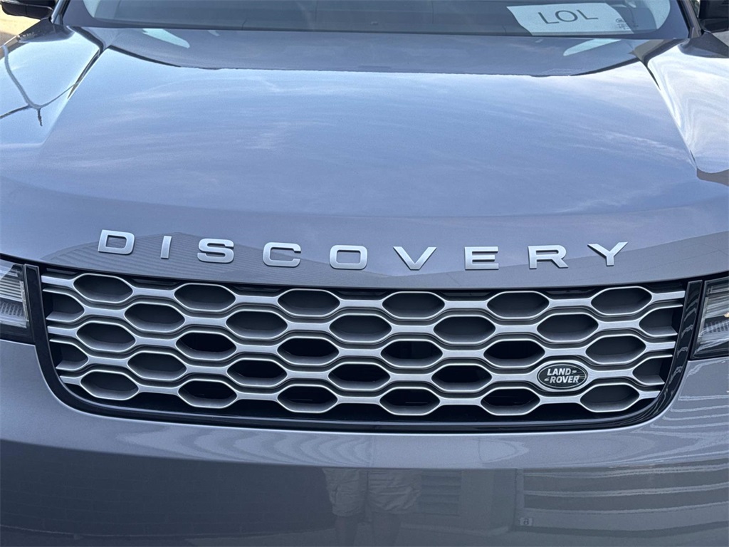 2026 Land Rover Discovery photo 11
