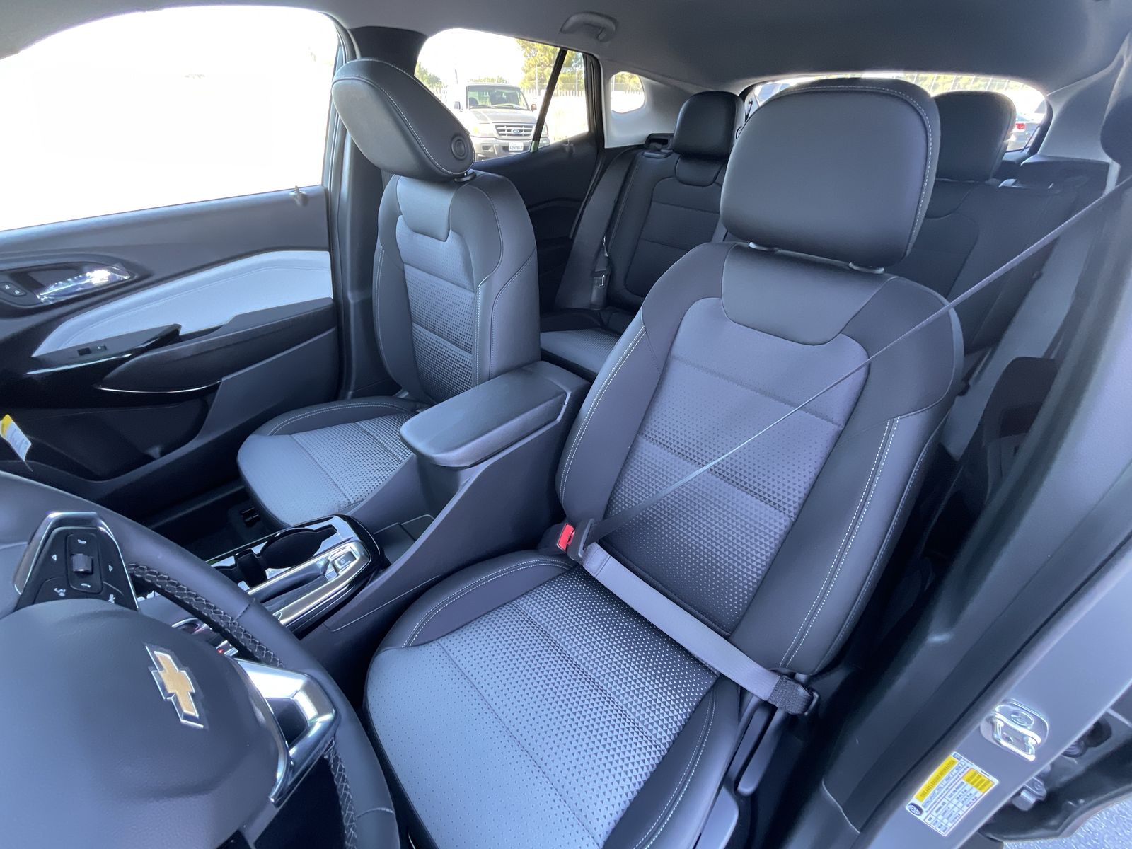 2025 Chevrolet Trax LT photo 23