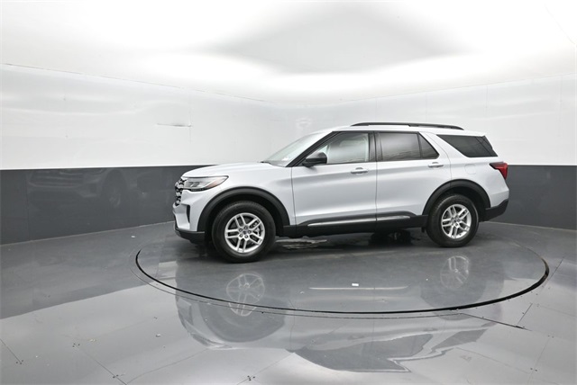 2025 Ford Explorer photo 3