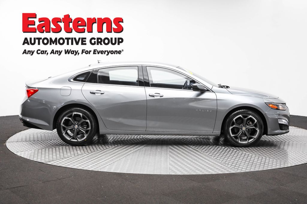 2023 Chevrolet Malibu 1LT photo 2