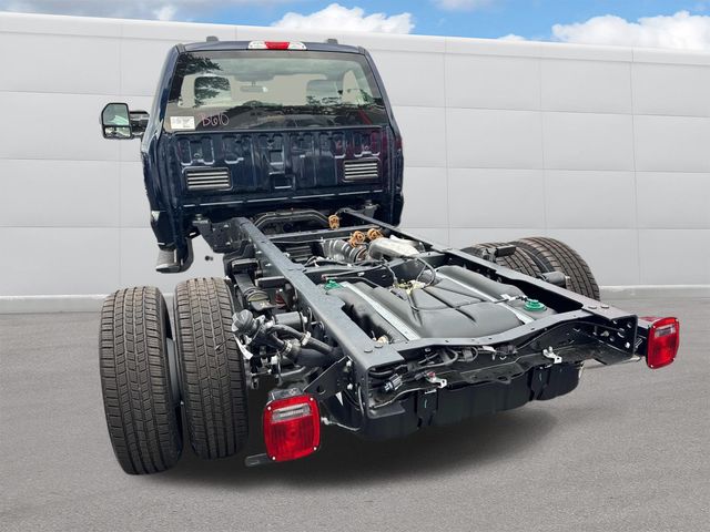 2025 Ford F-350 photo 3