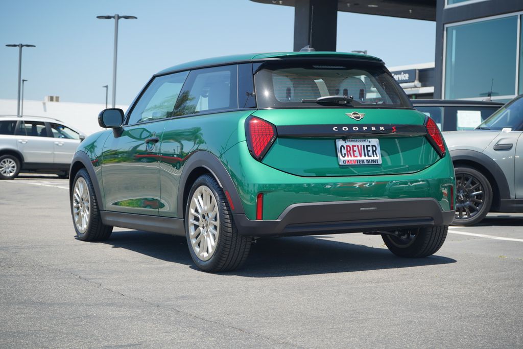 2025 Mini Cooper 2 Door Hardtop Iconic photo 3