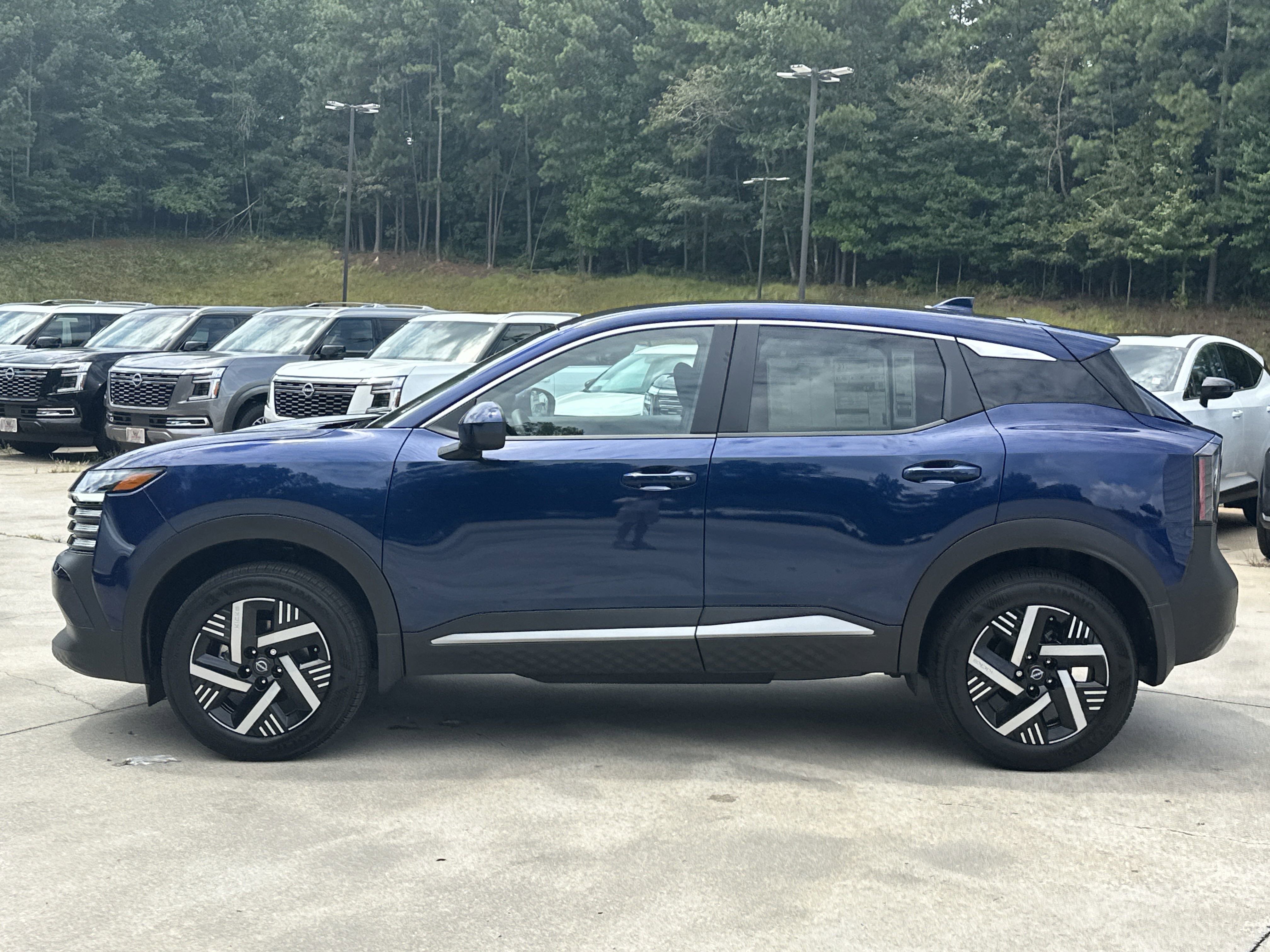 2025 Nissan Kicks SV photo 2