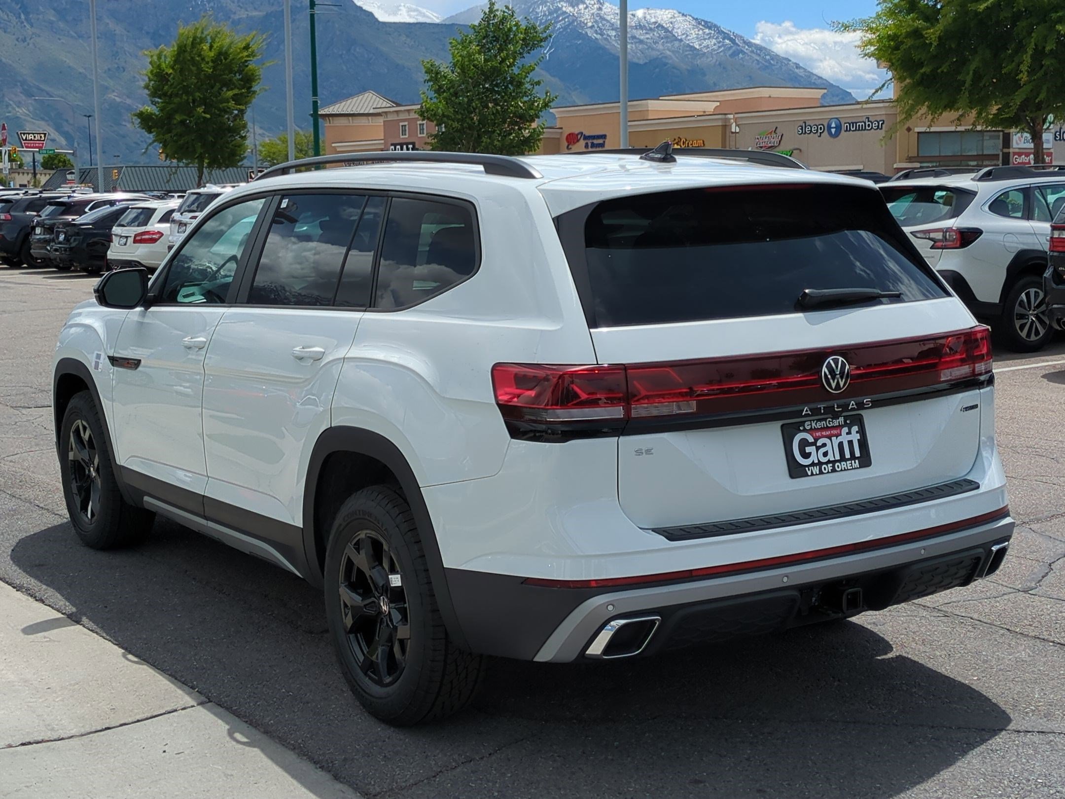 2025 Volkswagen Atlas Peak Edition SE photo 5