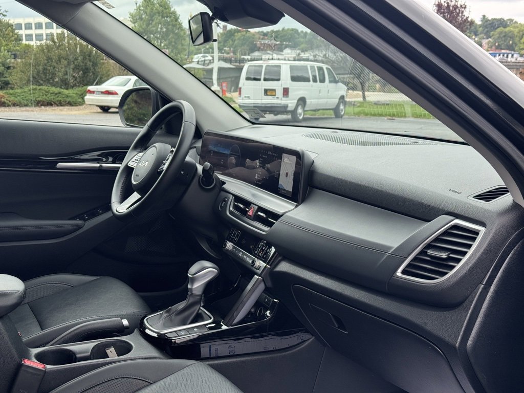 2024 Kia Seltos EX photo 10