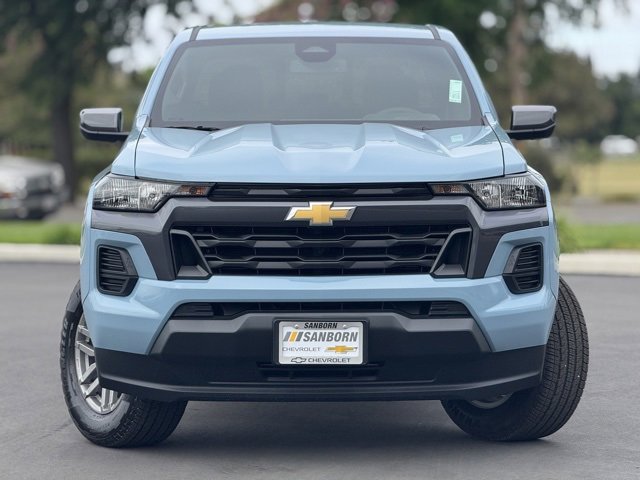 2025 Chevrolet Colorado Work Truck LT photo 2