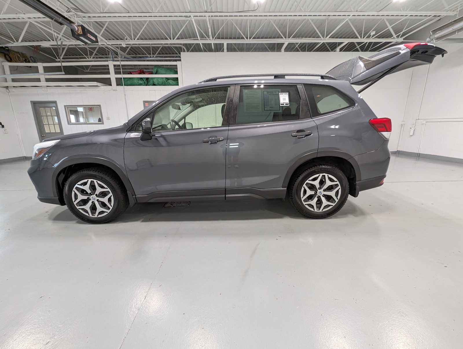 2021 Subaru Forester Premium photo 11