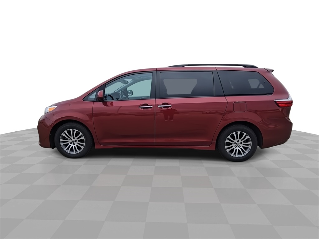 2020 Toyota Sienna XLE photo 4