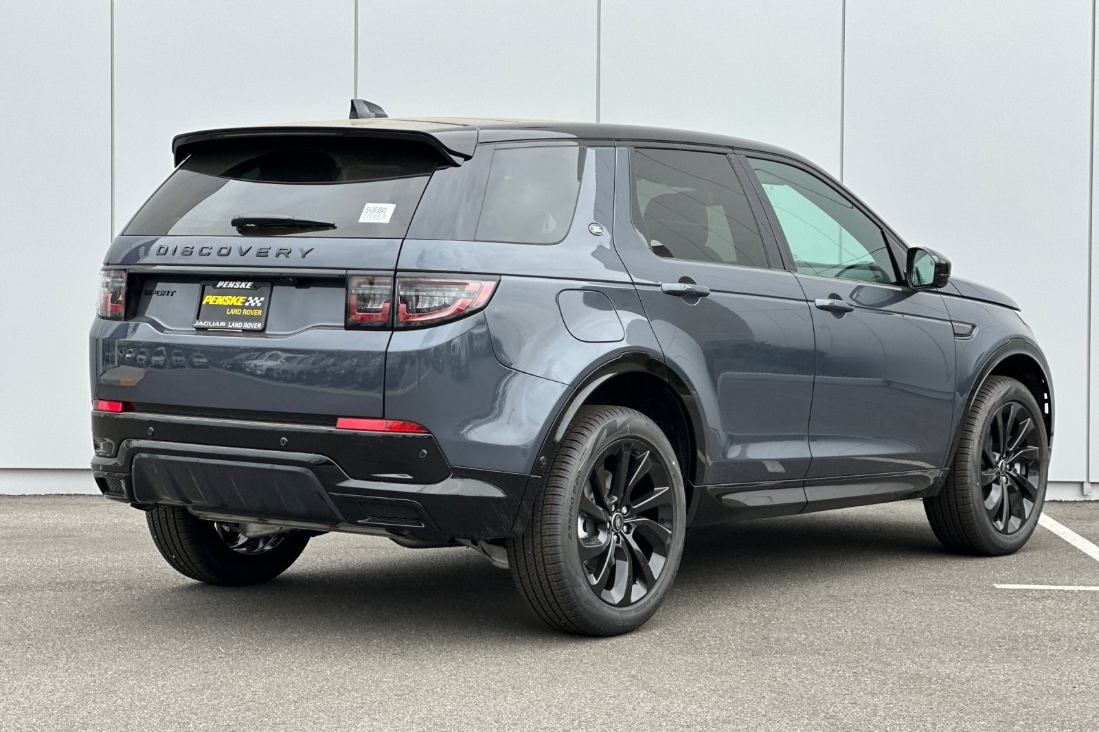2025 Land Rover Discovery Sport Dynamic SE photo 5