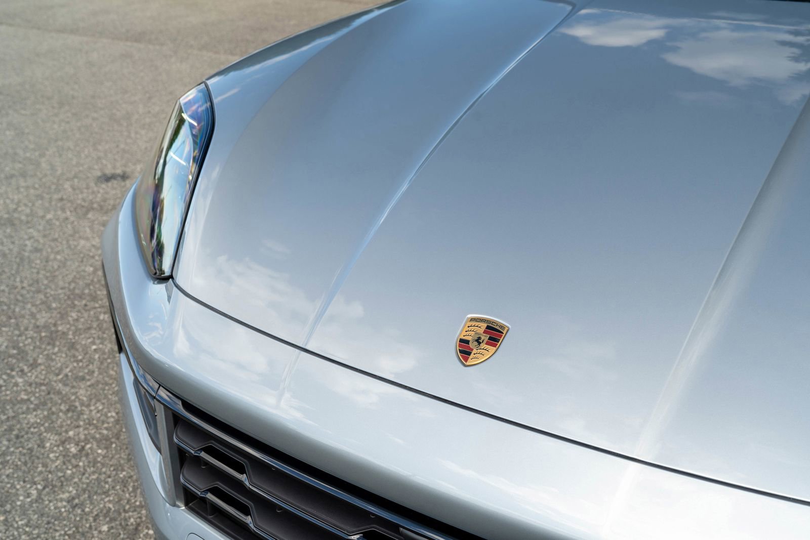 2026 Porsche Cayenne Base photo 18