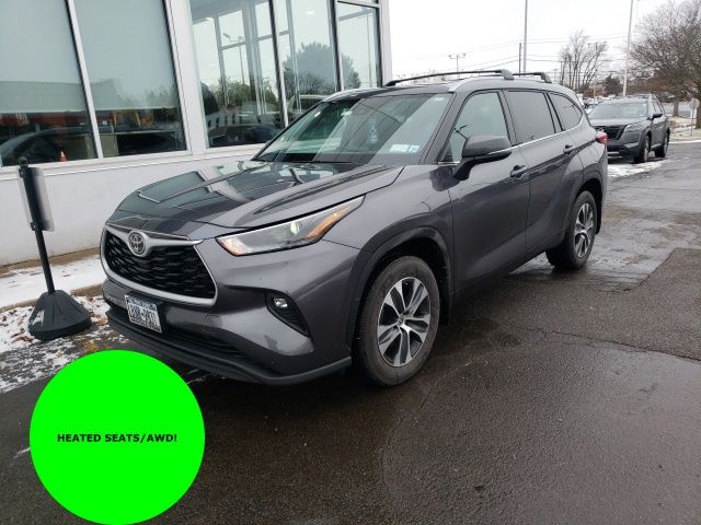 2022 Toyota Highlander XLE's photo