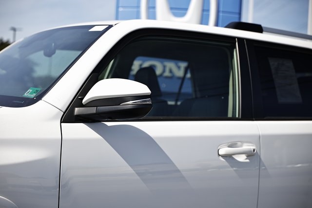 2024 Toyota 4Runner SR5 Premium photo 3