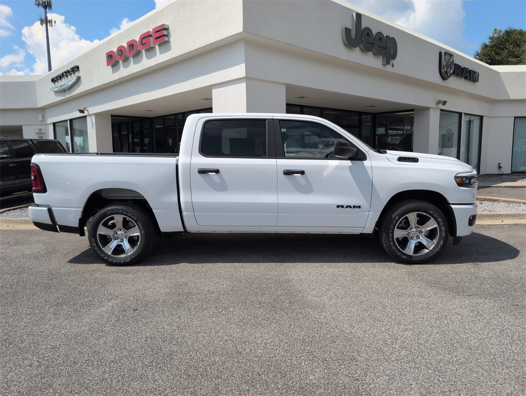 2025 Ram 1500 Tradesman photo 4
