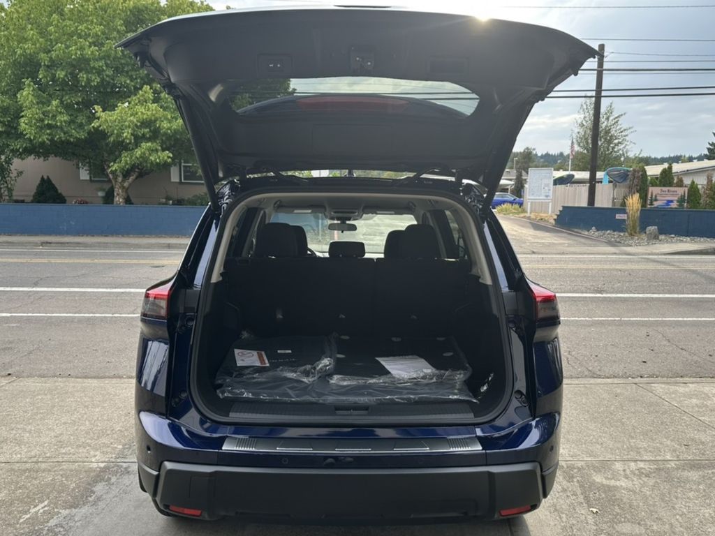 2026 Nissan Rogue SV photo 8