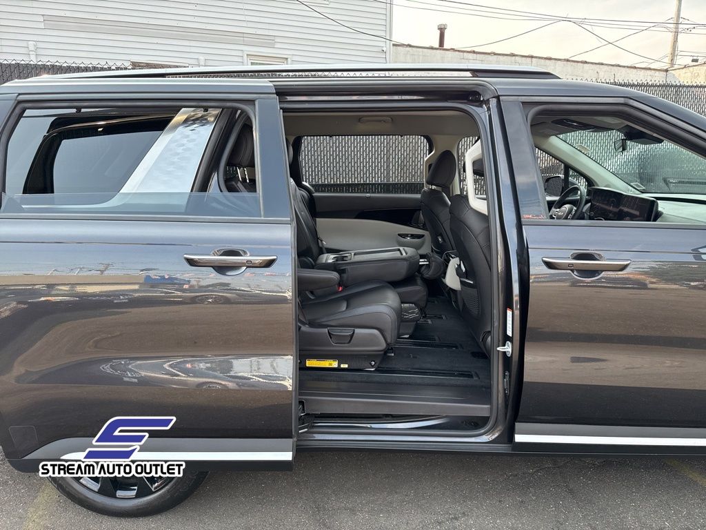 2024 Kia Carnival SX photo 18