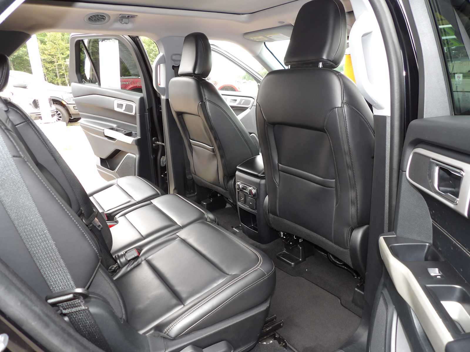 2021 Ford Explorer XLT photo 16